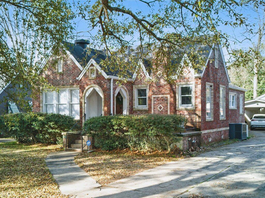 House in the Broadmoor area of Shreveport, LA sold due to job relocation